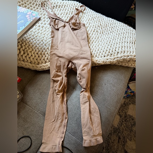 💞LAST CALL. MOVING SOON 💞 SKIMS catsuit shapewear - Picture 4 of 4